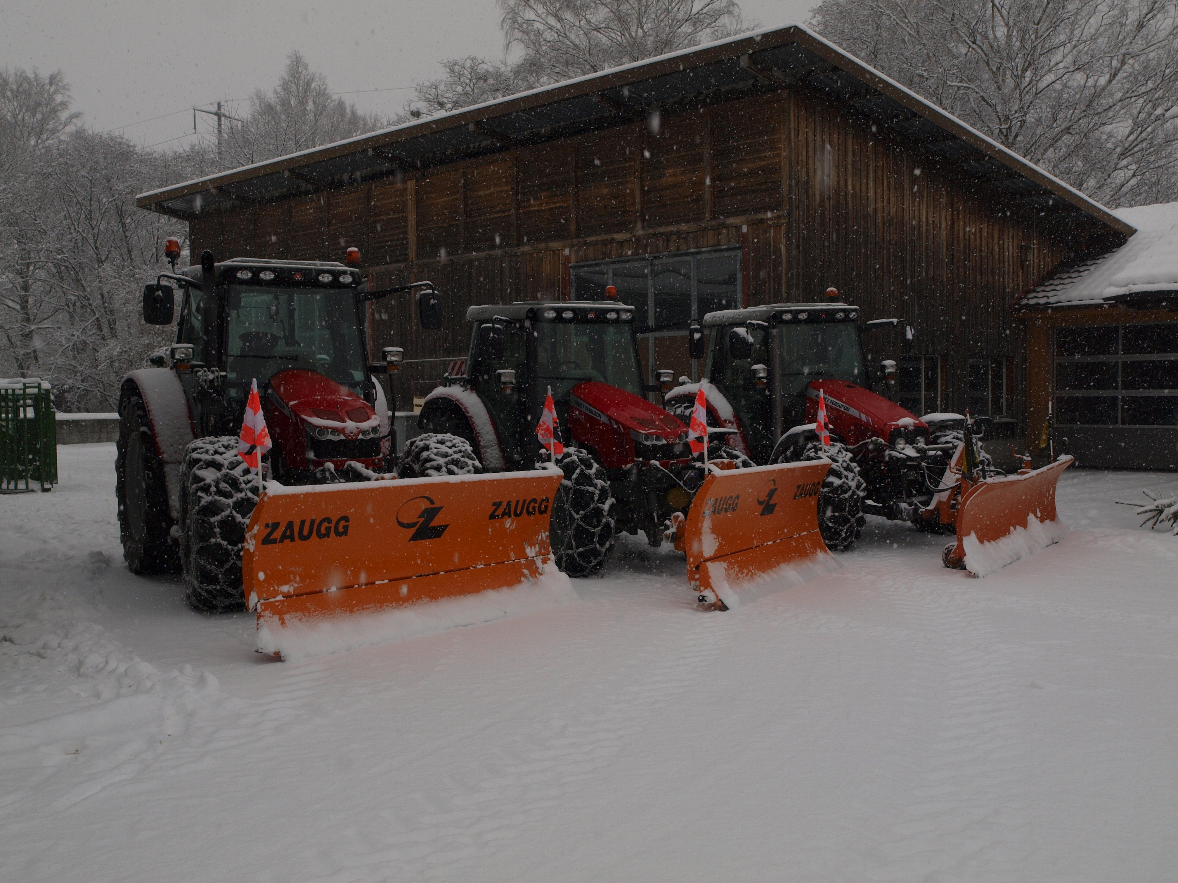 winterdienst-schneeraeumung-schneepflug.jpg